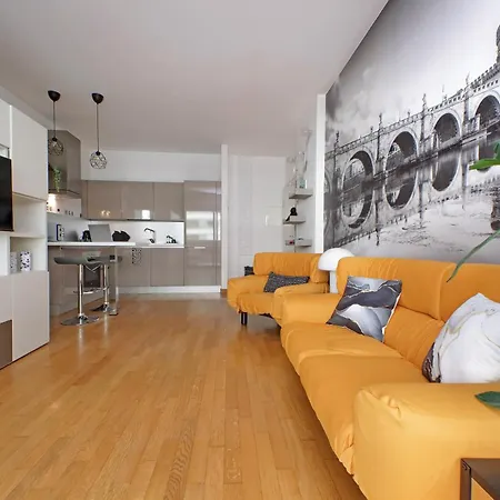 Akis Flat By Domusdimore *