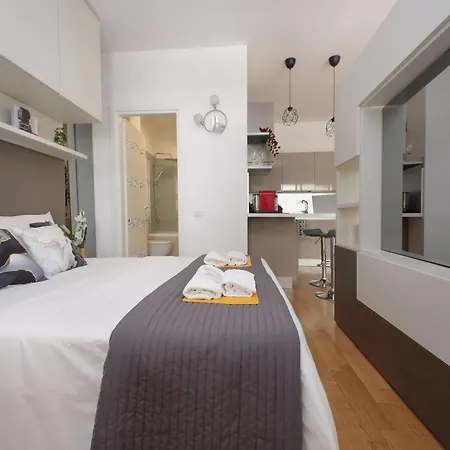 Akis Flat By Domusdimore Apartmán