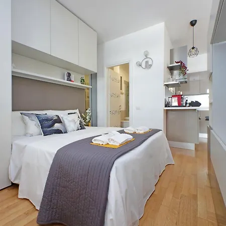 Akis Flat By Domusdimore Apartmán