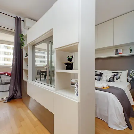 Akis Flat By Domusdimore *