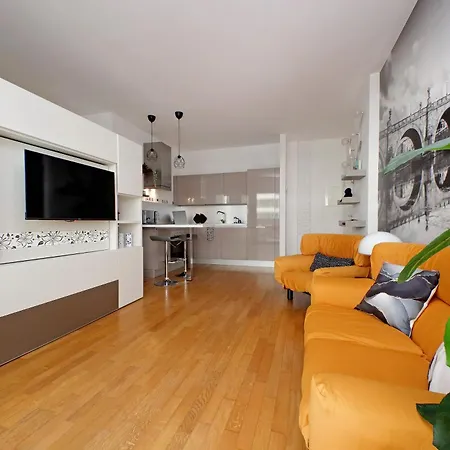 Aki's Flat Roma